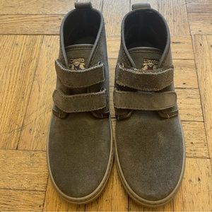 New kids Grey Suede Cienta boots 34